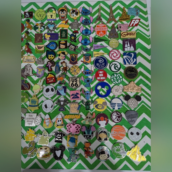 $21 for 10 Tradeable Disney Park Pins *Randomly Selected* - Picture 10 of 10